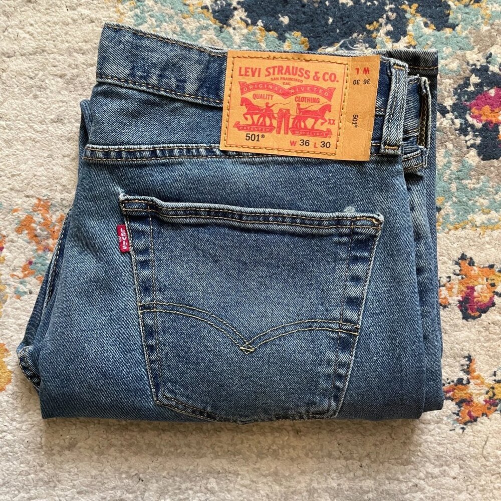 NWOT Levi’s 501 Jeans Mens 36x30 Classic Straight Button Fly